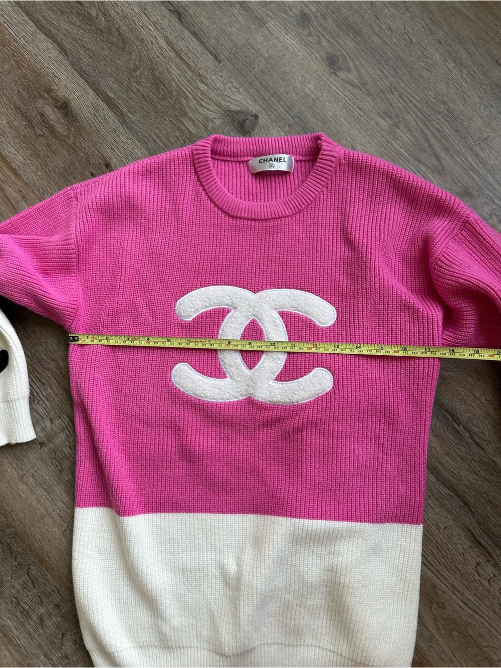 CHANEL Pink and White Sweater - Picture 3 of 5